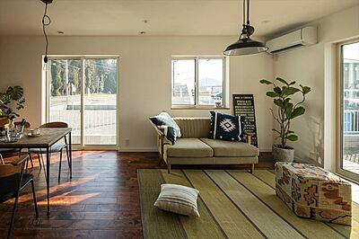 カフェスタイルのリビング カノウヤの事例画像