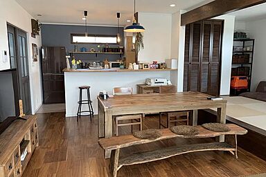 カノウヤの施工事例「無垢材を活かしたカフェ風のお家」の画像