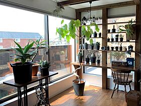 カノウヤの施工事例「無垢材を活かしたカフェ風のお家」の画像4