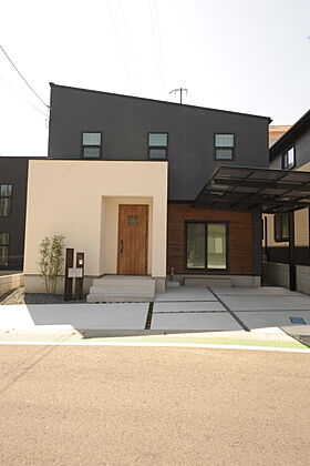 OZ's株式会社の施工事例「ISLAND TYPE KITCHEN アイランドカウンターのある家」の画像1