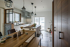 OZ's株式会社の施工事例「ISLAND TYPE KITCHEN アイランドカウンターのある家」の画像3