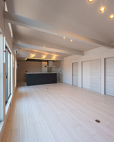 OZ's株式会社の施工事例「大規模ガレージのある家」の画像