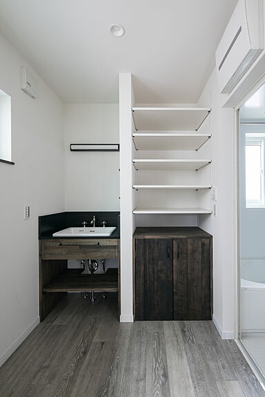 OZ's株式会社の施工事例「BLACK KITCHIN ブラックカウンターが映える家」の画像8