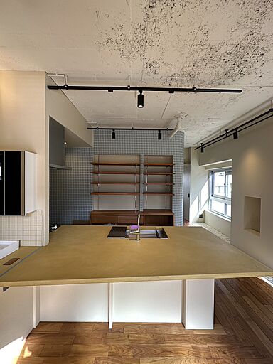 OZ's株式会社の施工事例「HOUSE WITH BAR COUNTER バーカウンターのある家」の画像1