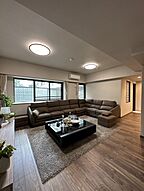 シンプルモダンスタイルのリビング OZ's株式会社の事例画像