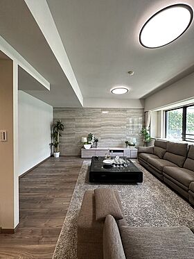 OZ's株式会社の施工事例「URBAN STYLE GRAY グレーを効かせたアーバンスタイル」の画像2