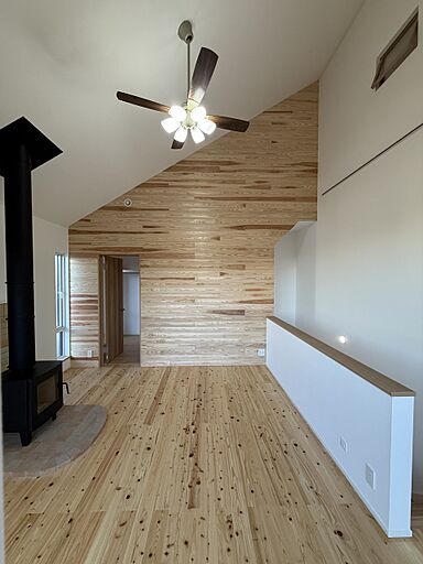 OZ's株式会社の施工事例「THREE STORY SPACE 3つの顔を持つ、暖かく木の温もりを感じる家」の画像3