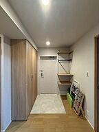 シンプルモダンスタイルの玄関 OZ's株式会社の事例画像