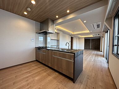 OZ's株式会社の施工事例「URBAN STYLE WOOD 木目を生かしたアーバンスタイル」の画像2