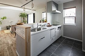 株式会社 前昌建設の施工事例「ビルトインガレージ×花ブロックインナーバルコニー」の画像5