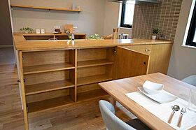 株式会社 前昌建設の施工事例「ガルバリウム×レッドシダーコントラストがカッコイイ外観の家」の画像2