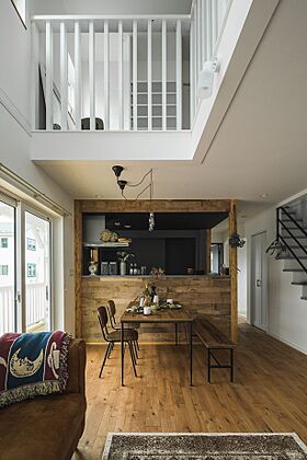 株式会社 前昌建設の施工事例「青空に映えるナチュラルカラーのカリフォルニアハウス」の画像2