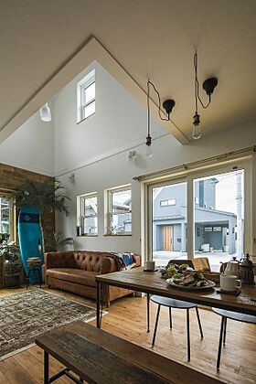 株式会社 前昌建設の施工事例「青空に映えるナチュラルカラーのカリフォルニアハウス」の画像3