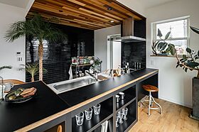 株式会社 前昌建設の施工事例「味わい深いカッコよさ。外壁はメンテナンス性にも優れたガルバリウム鋼板」の画像4