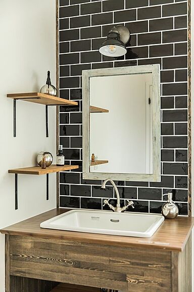 株式会社 前昌建設の施工事例「住むほど馴染み、愛着が増す、ヴィンテージ感のある素材で構成したモダンな家」の画像6