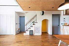 株式会社 前昌建設の施工事例「爽やかなカラーの似合うカリフォルニアスタイルのお家」の画像4