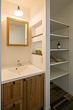 カフェスタイルの洗面所 株式会社 前昌建設の事例画像