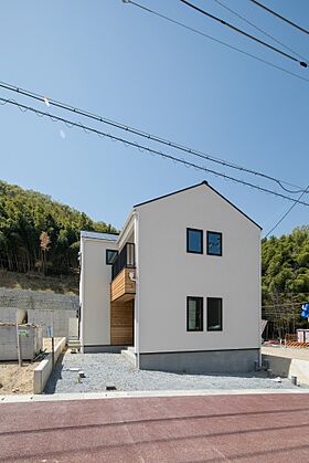 株式会社 前昌建設の施工事例「ガラスウォール×土間のある家」の画像10