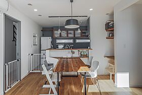 株式会社 前昌建設の施工事例「ガレージ×3階建ての家」のメイン画像