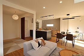 株式会社 前昌建設の施工事例「回遊同線抜群な家×お庭のある生活」の画像1