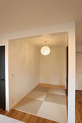 株式会社 前昌建設の施工事例「回遊同線抜群な家×お庭のある生活」の画像2