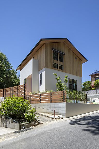 株式会社ウッドコンストラクションの施工事例「【自然素材×2階リビング】自然素材にこだわった木の優しさあふれる住まい」の画像2