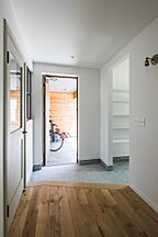 シンプルモダンスタイルの玄関 マシュハウス株式会社の事例画像