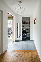 シンプルモダンスタイルの玄関 マシュハウス株式会社の事例画像