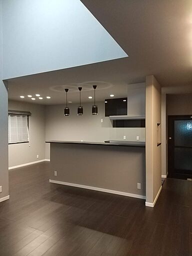 アイフルホーム洲本店の施工事例「洗練されたブラックガルバリウムが、男性らしさを際立たせるスタイリッシュな家」の画像1