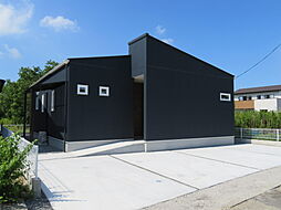 タノ・カーサ シンプルノート天草 リラシオネスbyカネマツの施工事例「洗練されたスタイリッシュな黒のモダンハウス」の画像