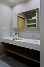 北欧スタイルの洗面所 タノ・カーサ シンプルノート天草 リラシオネスbyカネマツの事例画像