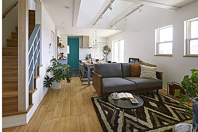 カフェスタイルのリビング タノ・カーサ シンプルノート天草 リラシオネスbyカネマツの事例画像