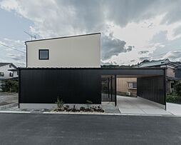 タノ・カーサ シンプルノート天草 リラシオネスbyカネマツの施工事例「黒と白のコントラストが映える、機能美あふれる家」の画像