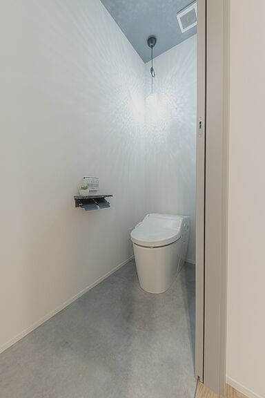 タノ・カーサ シンプルノート天草 リラシオネスbyカネマツの施工事例「黒と白のコントラストが映える、機能美あふれる家」の画像7