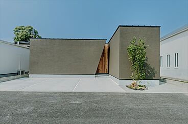 タノ・カーサ シンプルノート天草 リラシオネスbyカネマツの施工事例「静音の中庭リビングの家」の画像