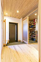 木の家スタイルの玄関 おばま工務店の事例画像