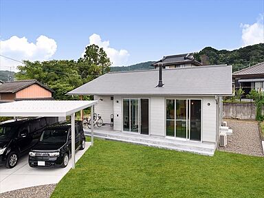 おばま工務店の施工事例「シンプルで実用的ながら遊べる空間設計満載、おうち時間が楽しくなる家」の画像