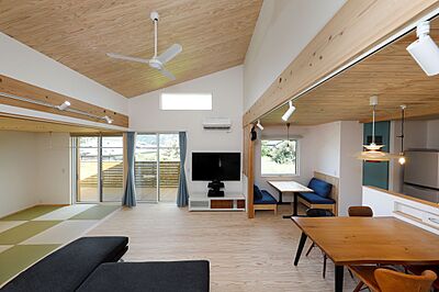 和風・和モダンスタイルのリビング おばま工務店の事例画像