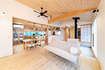 おばま工務店の施工事例「自然を取り込んだ心地良い住まいで叶える薪ストーブのある暮らし」の画像