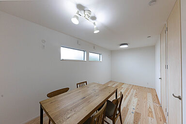 おばま工務店の施工事例「子育てしやすい動線と土間キッチンが魅力的な平屋」の画像8