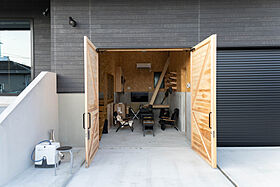 おばま工務店の施工事例「家の半分がガレージ!男のロマンを詰め込んだセカンドハウス」の画像2