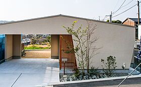 おばま工務店の施工事例「お家の中に車?流れるような動線が魅力的な平屋」の画像1