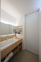 シンプルモダンスタイルの洗面所 おばま工務店の事例画像