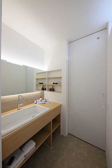 おばま工務店の施工事例「お家の中に車?流れるような動線が魅力的な平屋」の画像10