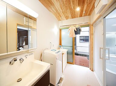 おばま工務店の施工事例「祖父の想いが宿る木と上質な自然素材でつくる 年中快適な我が家」の画像3