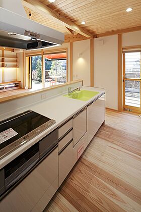 おばま工務店の施工事例「大黒柱が見守る木の家で、のびのびと自然を感じる暮らしを」の画像2