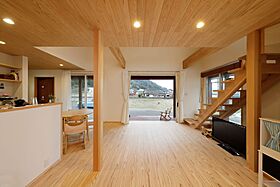 おばま工務店の施工事例「四季を感じながら自由に暮らす 穏やかでのびやかなオープンハウス」の画像2