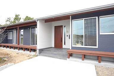 おばま工務店の施工事例「上質な自然素材とこだわりの空間づくりで ペットも人も心地良いデザイン住宅」の画像