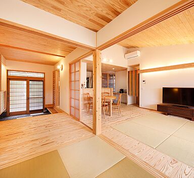 おばま工務店の施工事例「実家の木の温もりと和の空間づくりで、安らぎが満ちる平屋住宅」の画像1