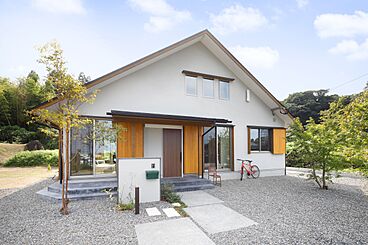 おばま工務店の施工事例「コンパクトでも大らかに暮らす 土間空間が叶える理想の住まい」の画像
